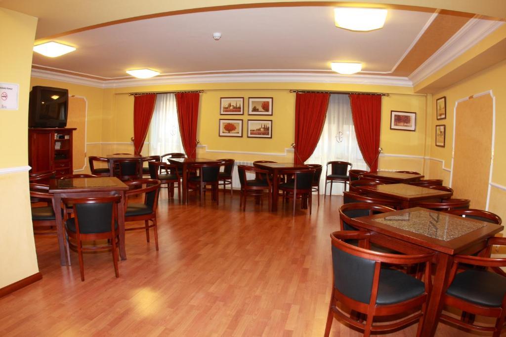 Hostal Torres San Leonardo de Yagüe Esterno foto